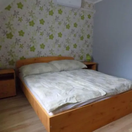 In Gyenesdias/balaton 33084 Apartman